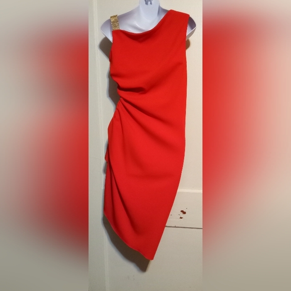 🛍️ BUNDLE ONLY🛍️Vintage Chic Red Midi Dress with Gold Strap Accent - Picture 4 of 11